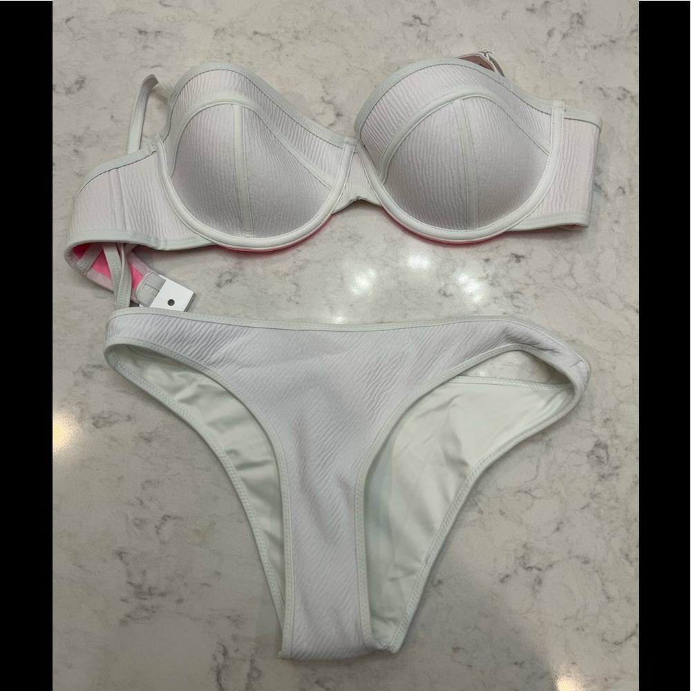 Triangl bikini.